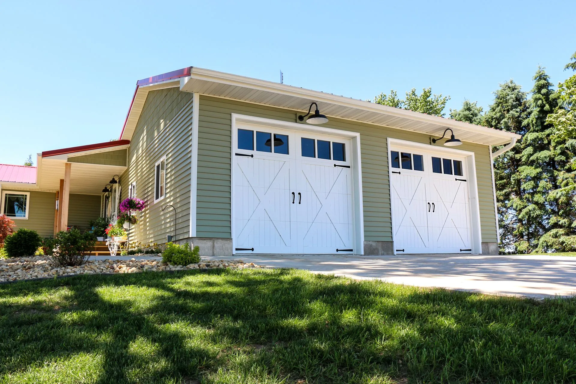Raynor Distinctions Series custom garage door